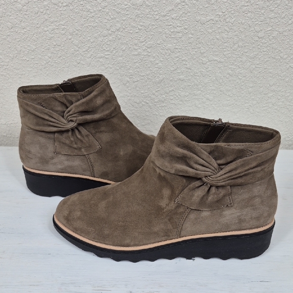 Clarks Shoes - Clarks Sharon Salon Wedge Ankle Boots Taupe Size 11W Side Zip Suede